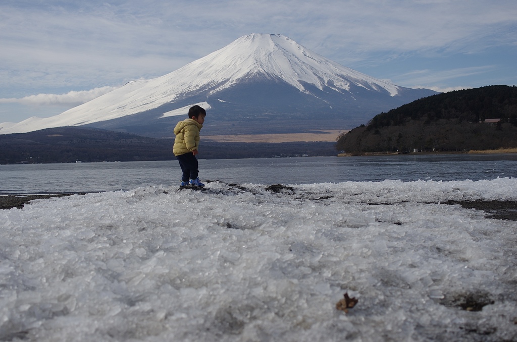 氷の上をサクサク…