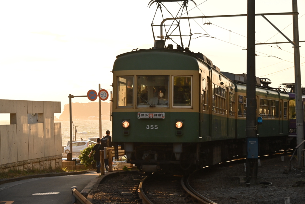 江ノ電と夕暮れ