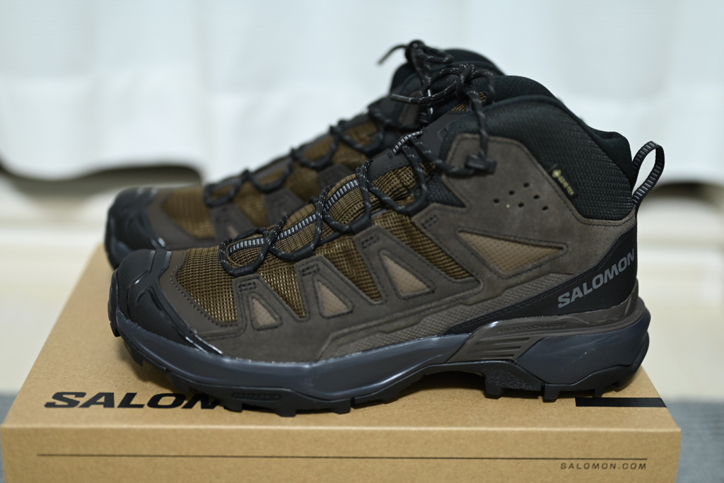 トレッキングシューズ