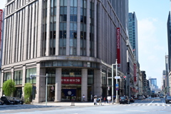 三越