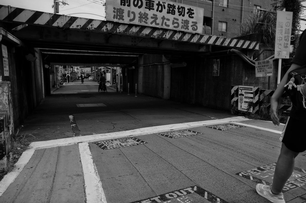長い踏切(横浜市鶴見区)