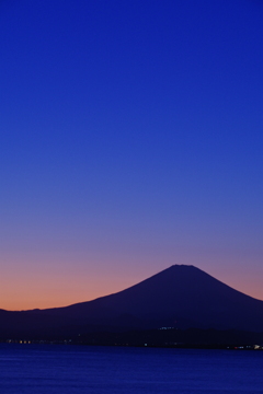 神奈川県藤沢市片瀬海岸西浜から富士山を望む