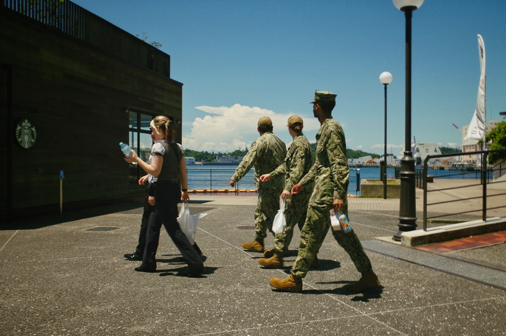 横須賀基地を望む
