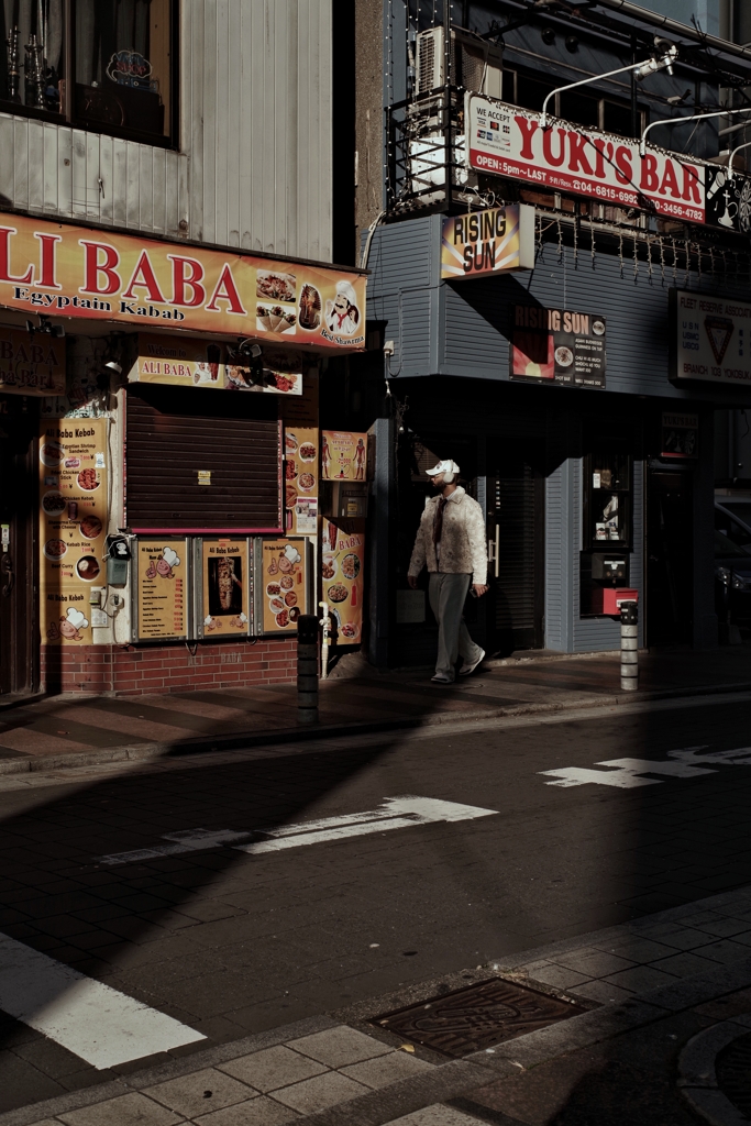 米海軍の門前町、ドブ板ストリート（神奈川県横須賀市）