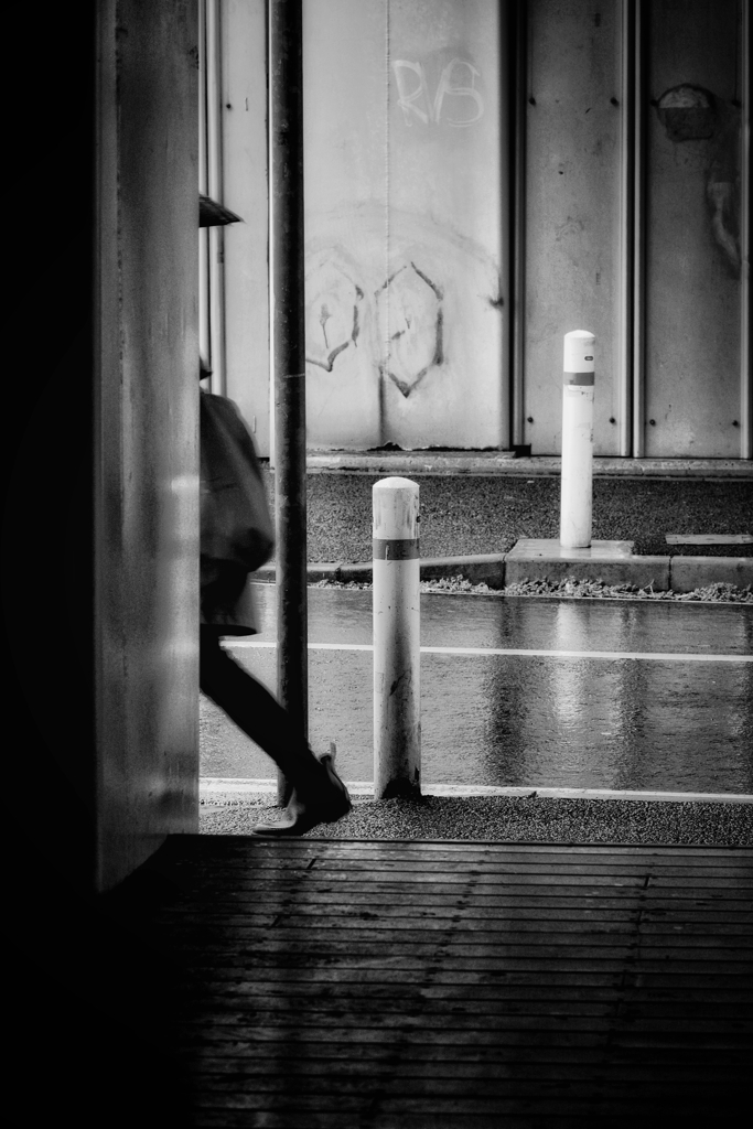 寒い雨の朝