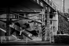 横浜駅東口そばのガード下