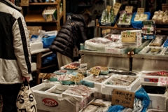 魚屋健在です