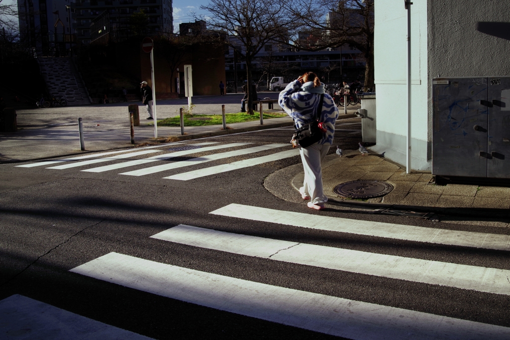 冬の光を浴びる風俗街