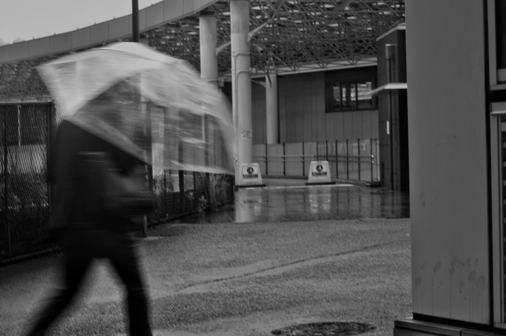 雨の横浜駅周辺
