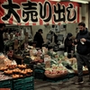 コンデジで撮り歩く外国人