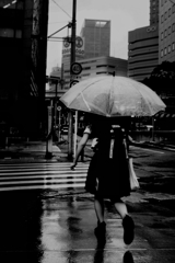 駅に向かう小学生