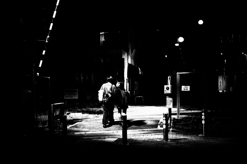 夜の踏切