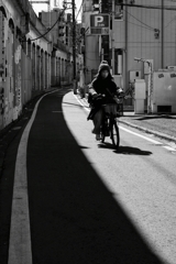 今度は自転車の女性