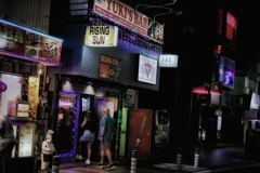 夜のドブ板ストリート(神奈川県横須賀市)