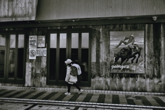 歩道や車道のシマシマ模様が表すものは?