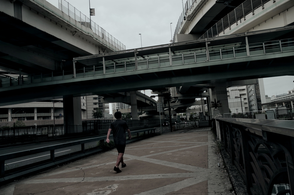 今朝5時台の横浜駅東口付近