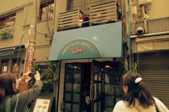 「米国風洋食」の看板が残る日本初の洋食屋さん