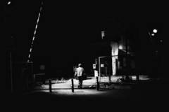 夜の踏切