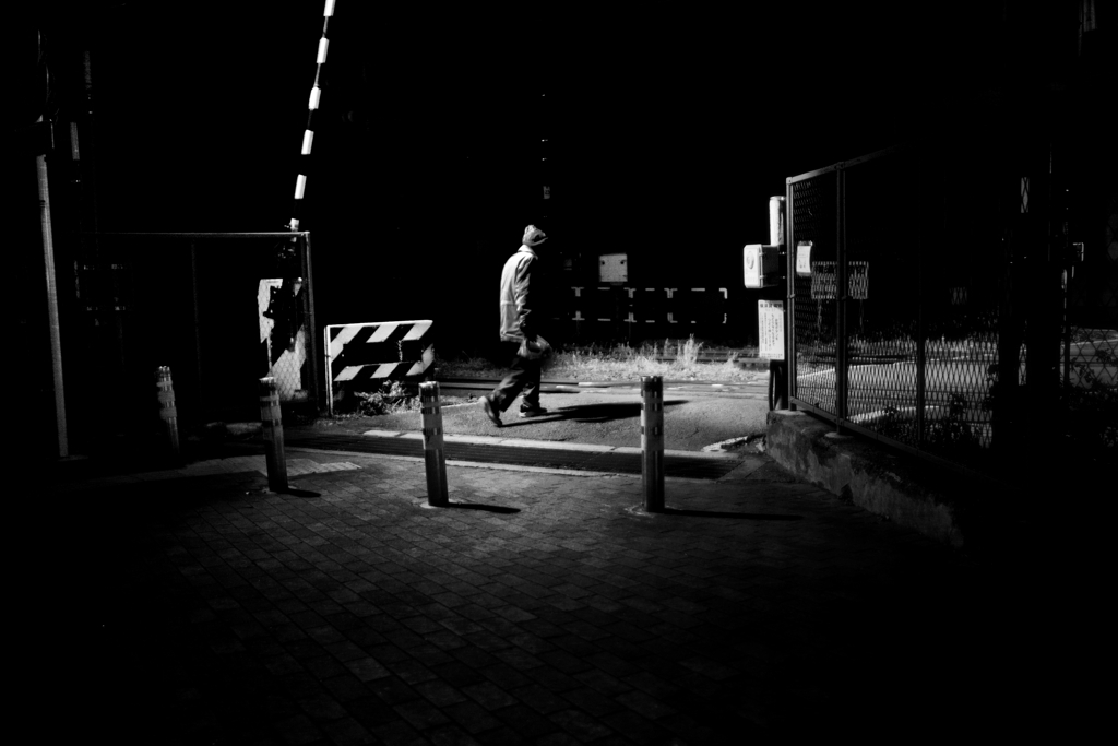 夜の踏切
