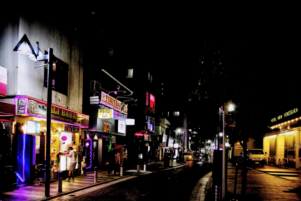ドブ板通りの夜景(横須賀市)