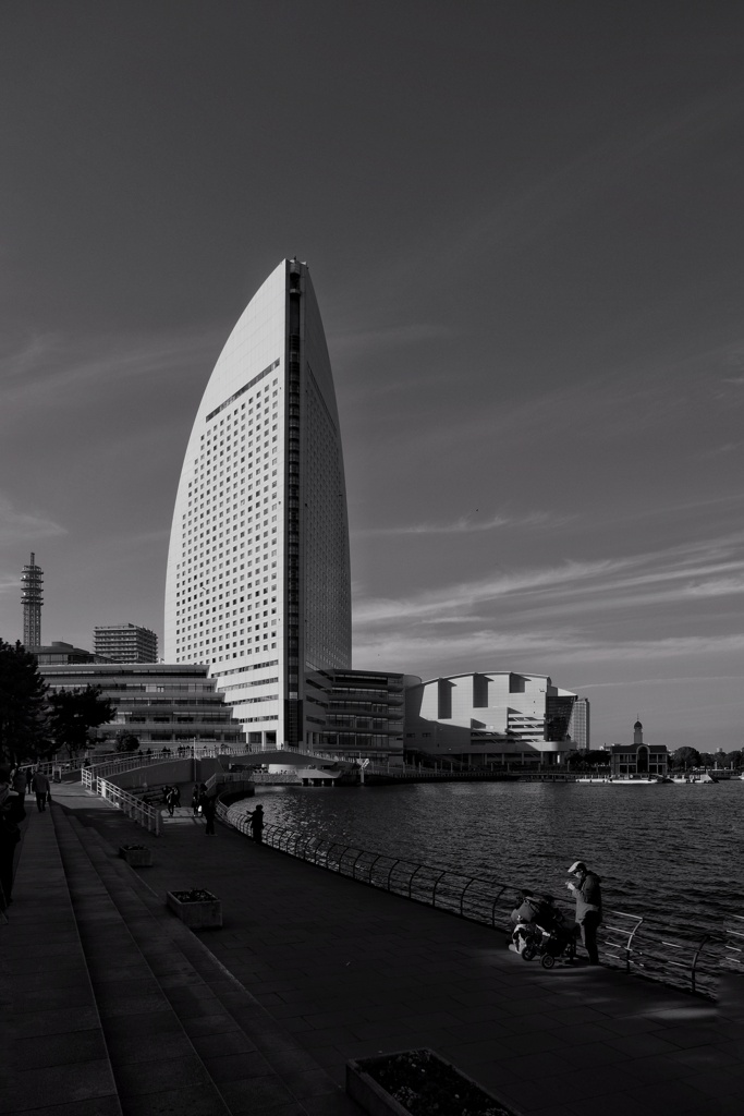 横浜のダサ構造物