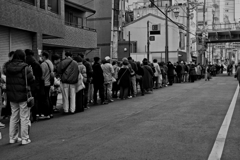 大晦日の人気蕎麦屋の行列