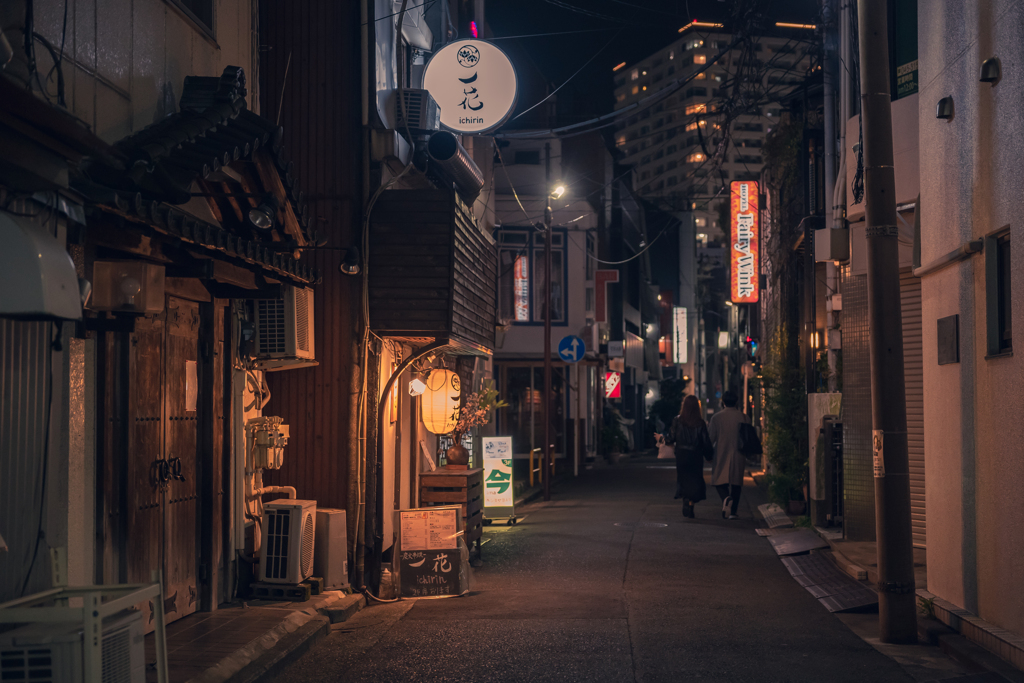 看板が照らす帰り路