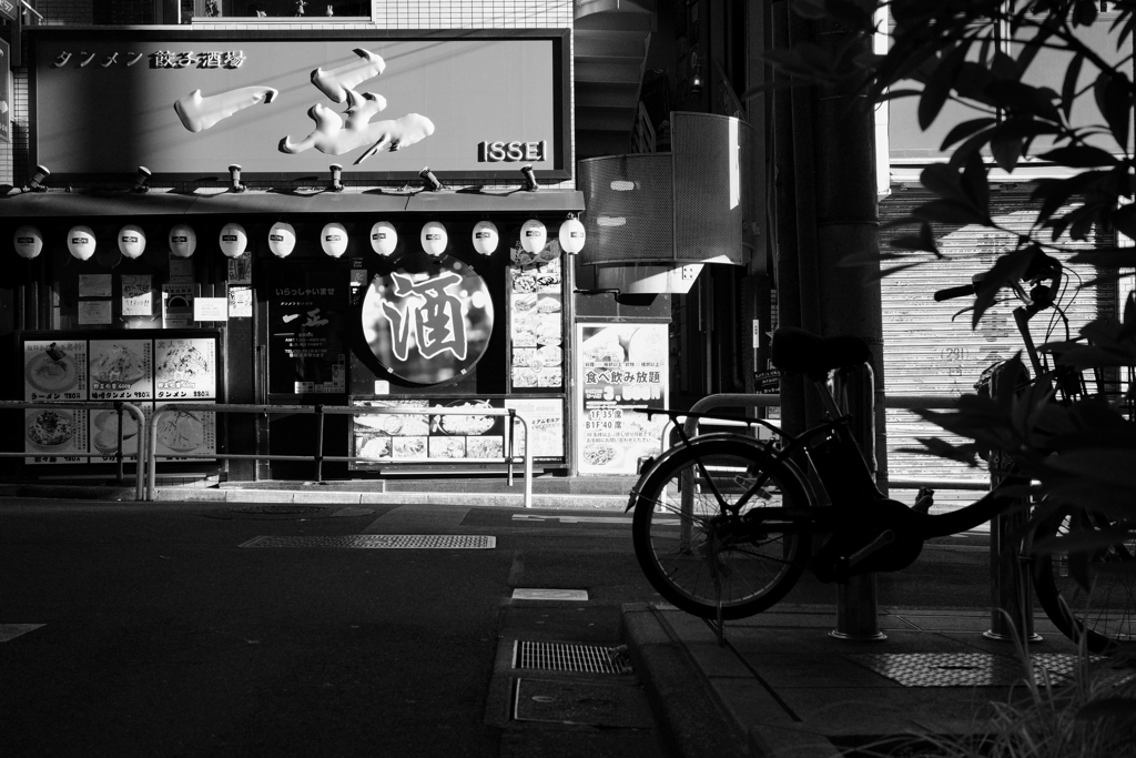 路地に差し込む光