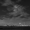 港街の空