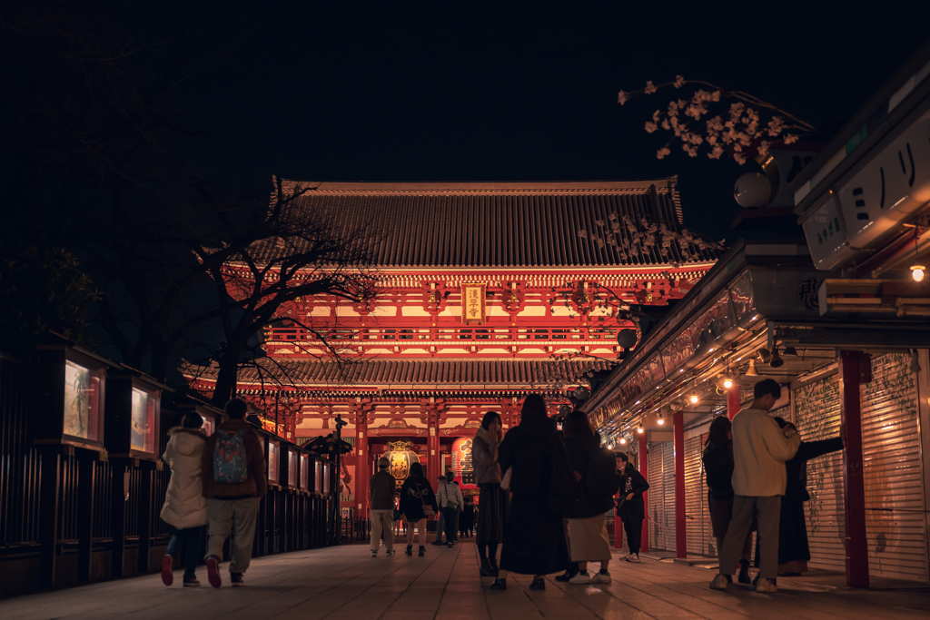夜の仲見世通り