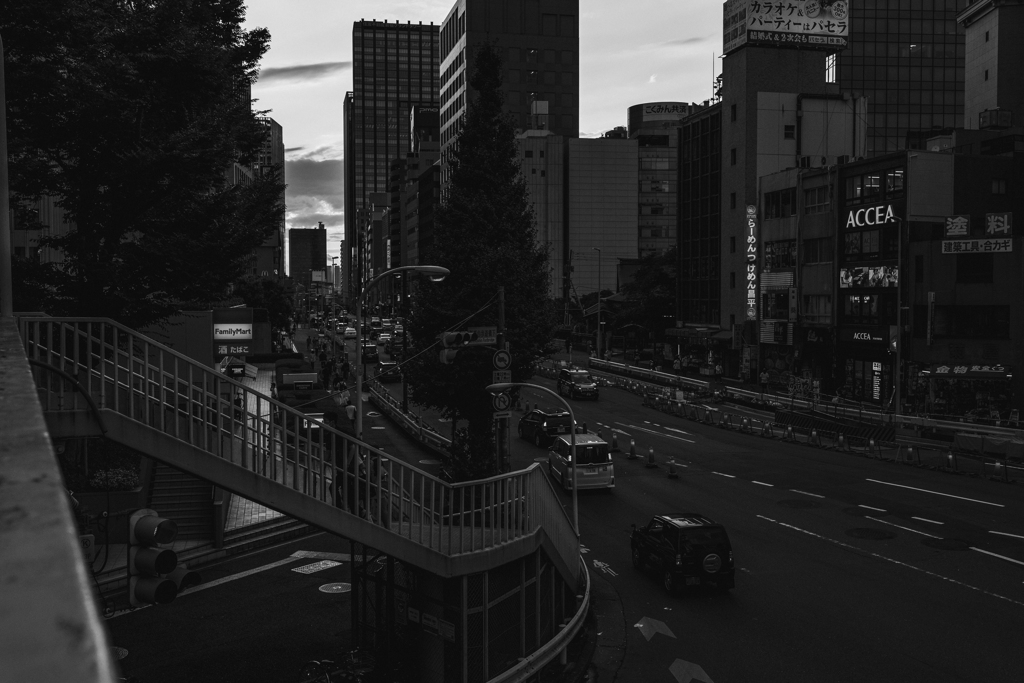 夕焼けに向かう道