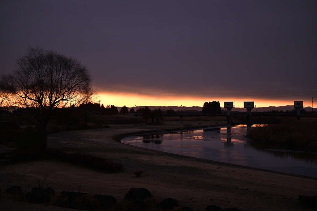 暗い夜明けの1月1日