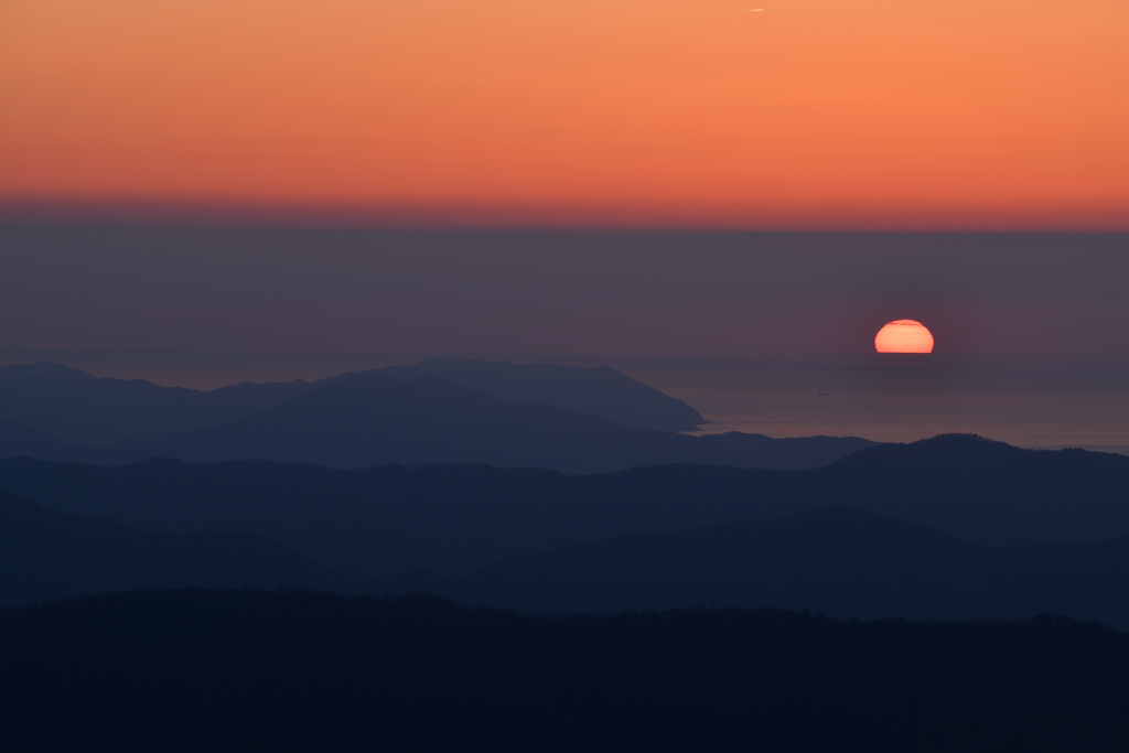 夜明けの気仙沼湾
