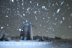 風車と吹雪