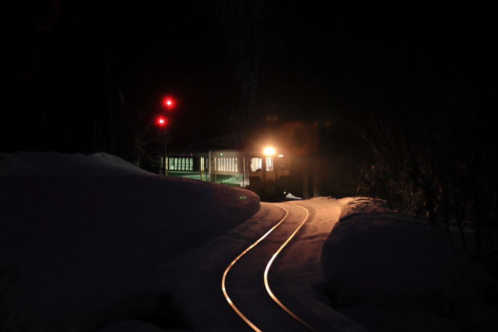 雪深い只見線と始発