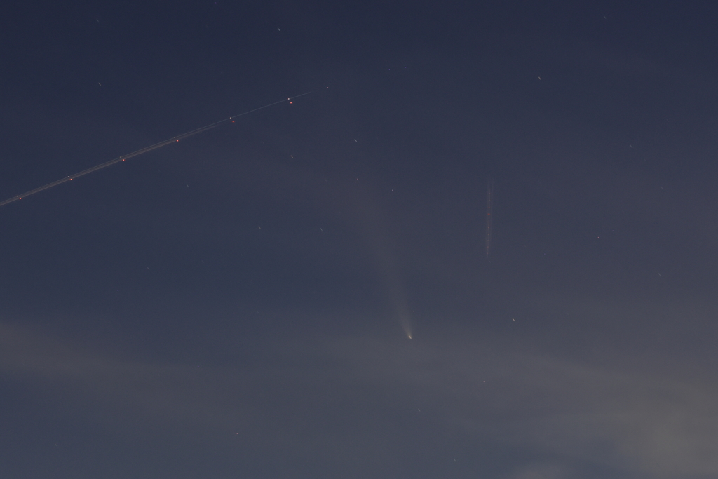 彗星と飛行機の軌跡