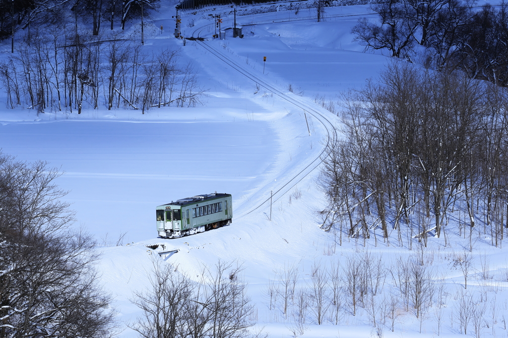 豪雪地帯と列車