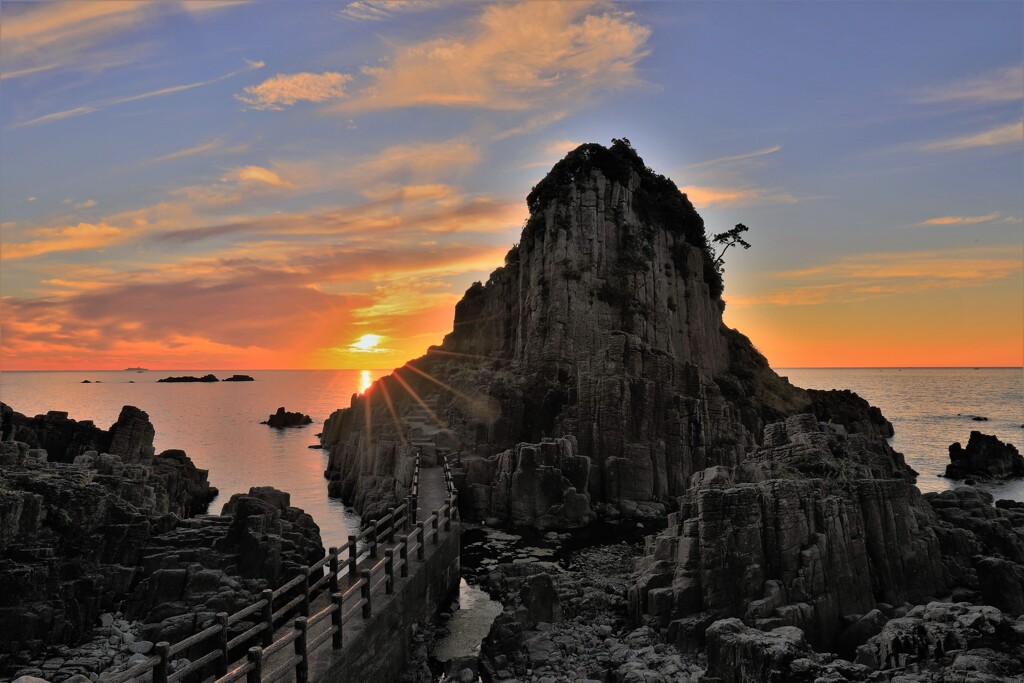 鉾島と日本海の夕焼け