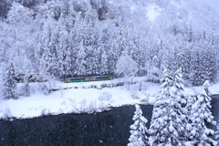 只見川と只見線と雪景色