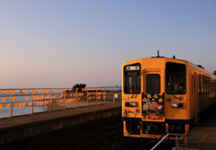 島原鉄道（大三東駅）と黄色いハンカチ