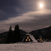月明りと雪と合掌