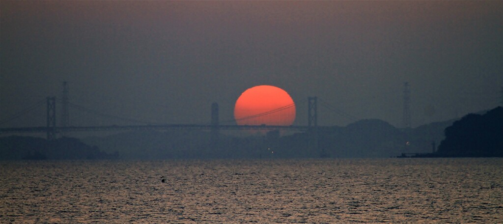 夕日と関門大橋