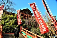 祐徳稲荷神社（階段から仰ぐ拝殿）