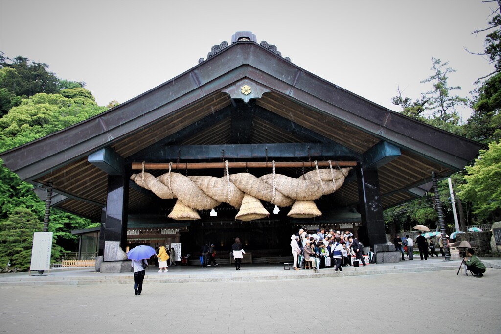 出雲大社・神楽殿の大注連縄