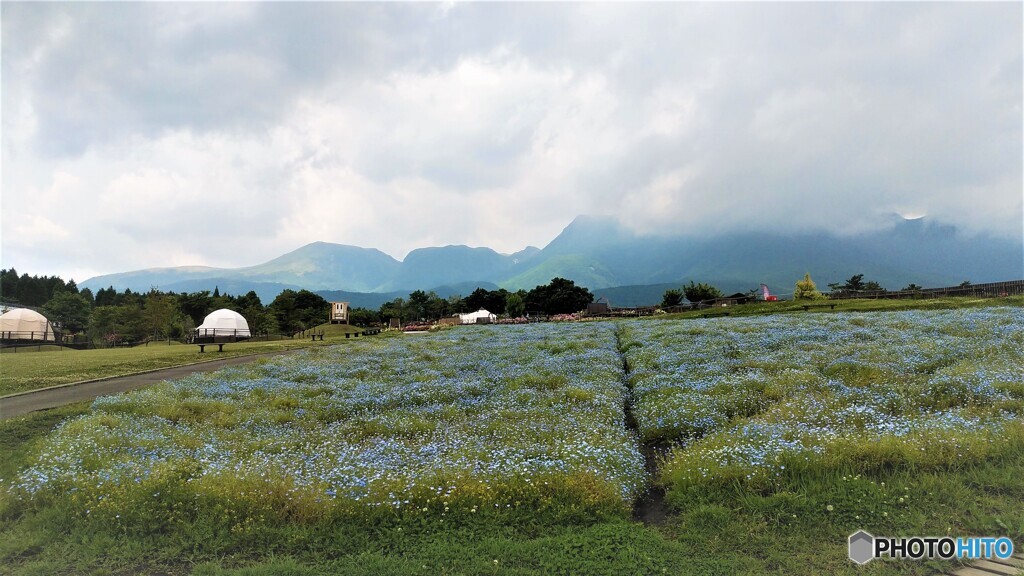 雲に覆われるくじゅう連山