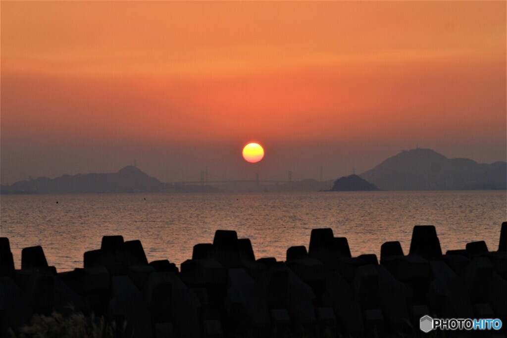 関門海峡に沈む夕日
