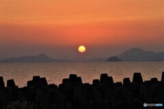関門海峡に沈む夕日