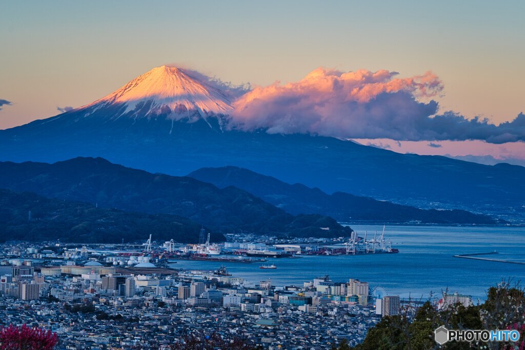 夕日に照らされた富士