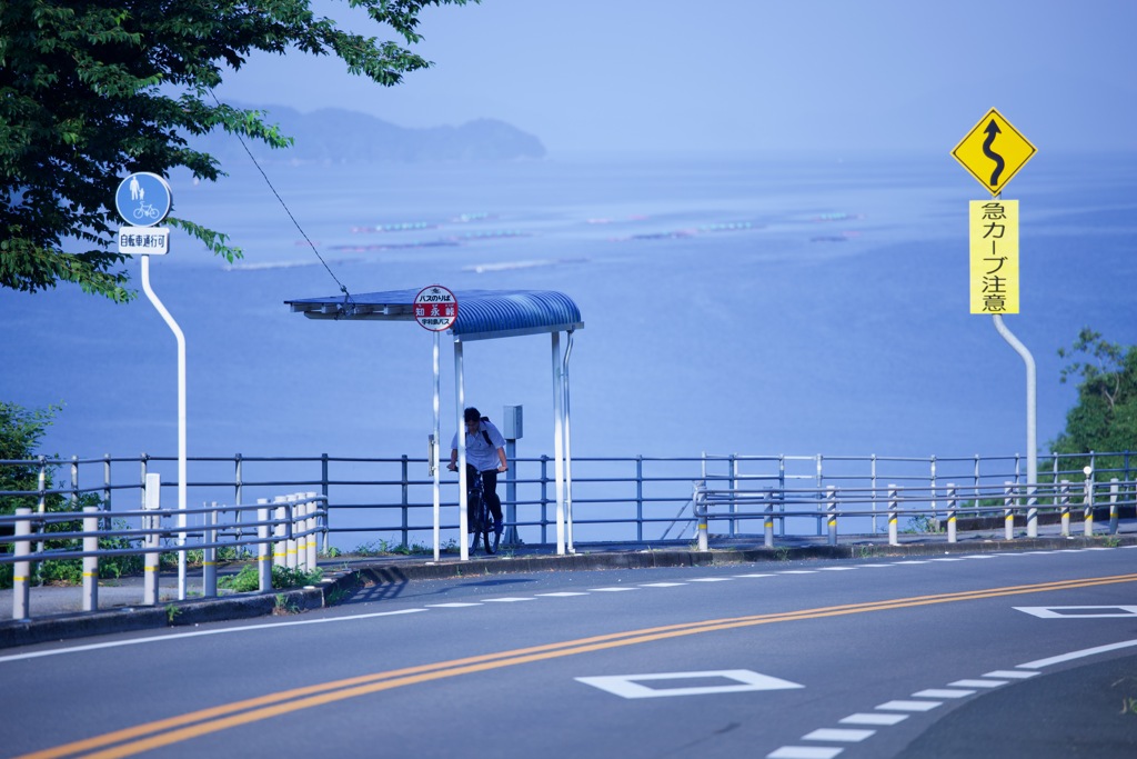 霞んだ宇和海と知永峠