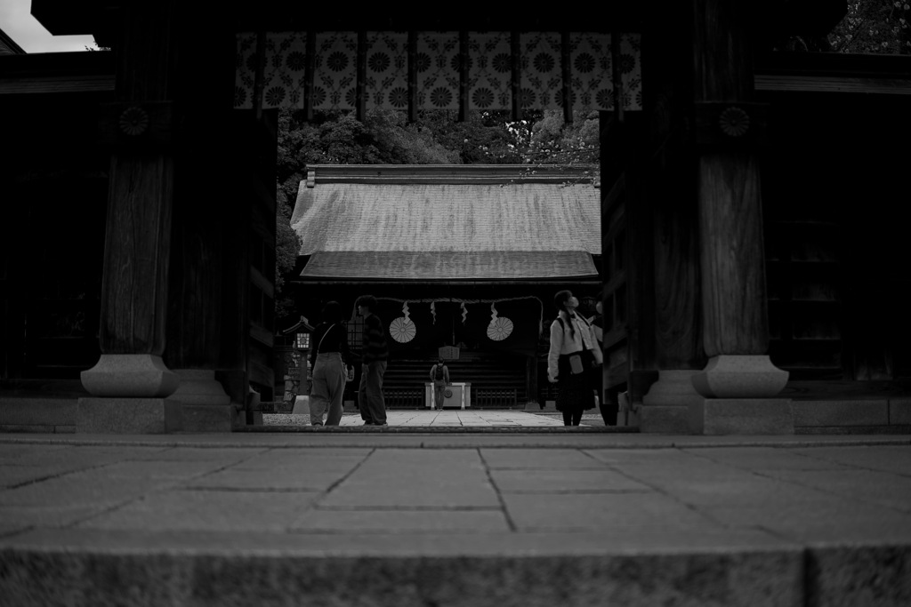 神門から覗く拝殿＠二荒山神社